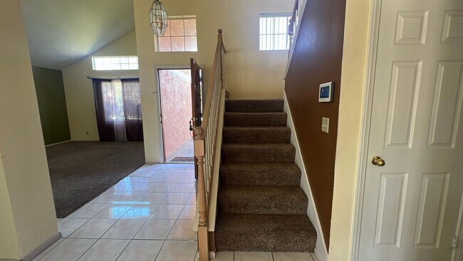Building Photo - East Palmdale Home
