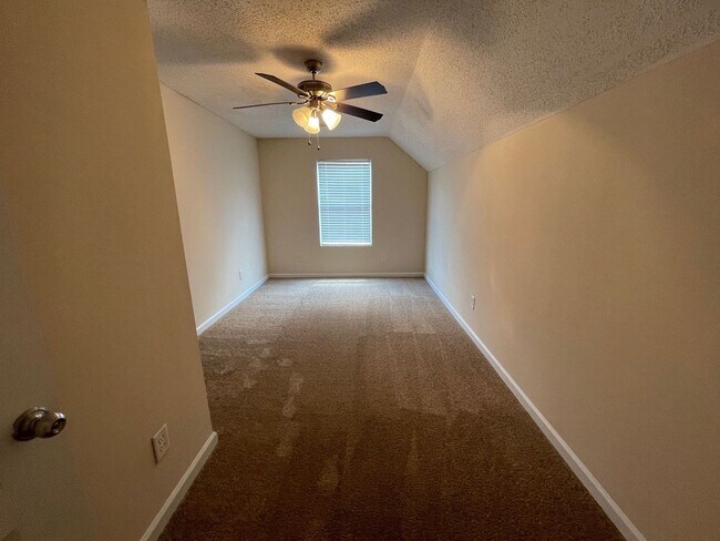 Building Photo - BRIDGEWATER HOME! PRE-LEASING FOR AUGUST 1 2026! 1/2 Off Deposit!