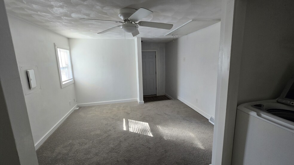 Building Photo - 405 Wilson Ave