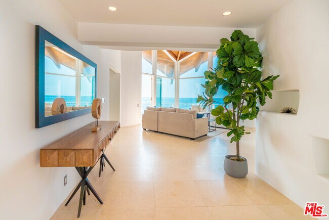 Building Photo - 27112 Malibu Cove Colony Dr