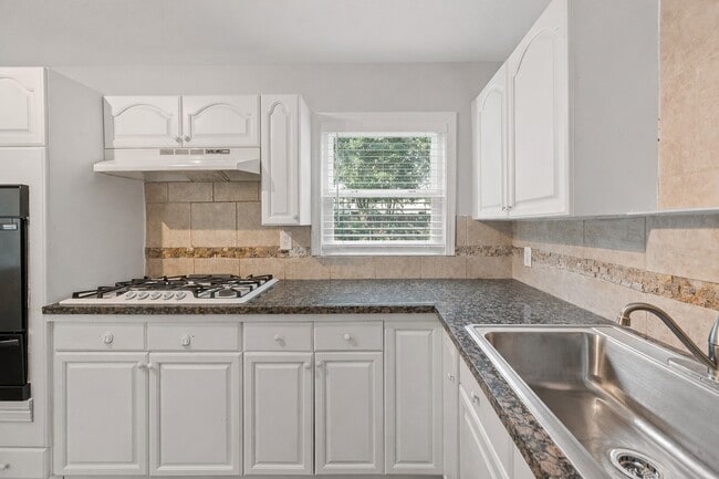 Building Photo - 3823 Florinda St