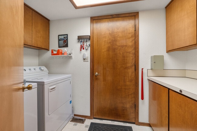 Building Photo - 10490 W Wildrose Ct