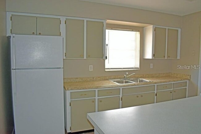 Building Photo - 1002 Cobblestone Dr
