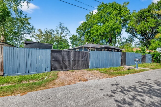 Building Photo - 968 Garapan St