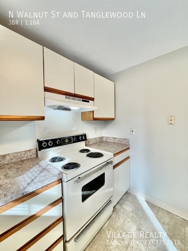 Building Photo - 492 N Walnut St