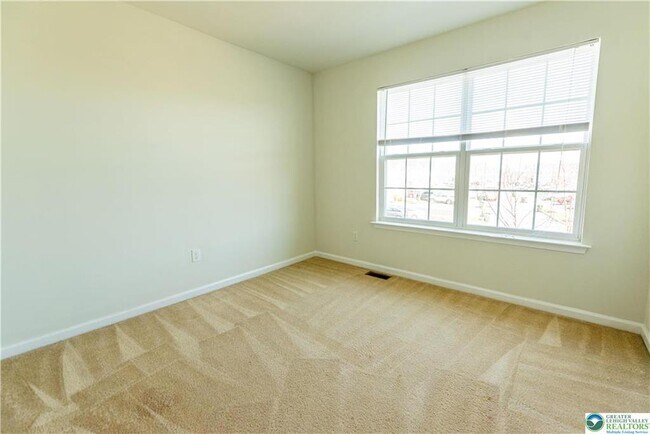 Building Photo - 955 King Way