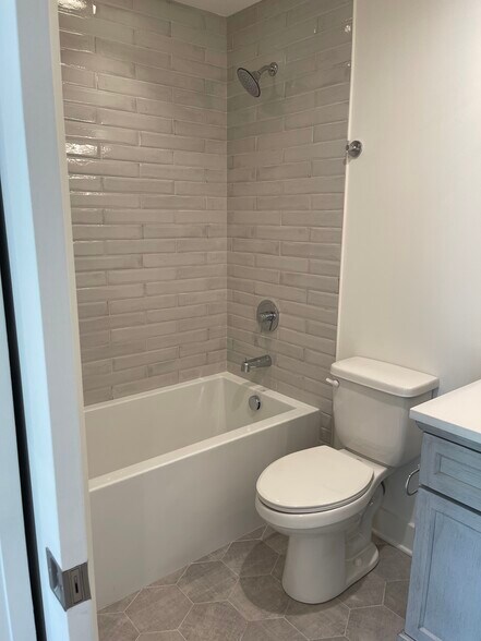 1st Floor Full bath - 110 Oceola Ave