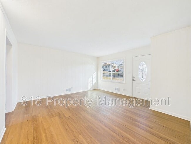 Building Photo - 6202 E 150th Terrace