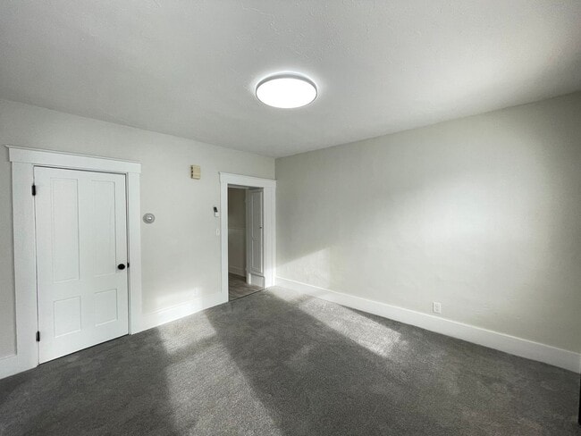 Building Photo - 69 6th St