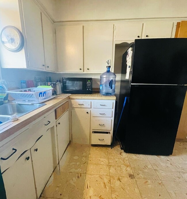 Building Photo - 1409 E 23rd St