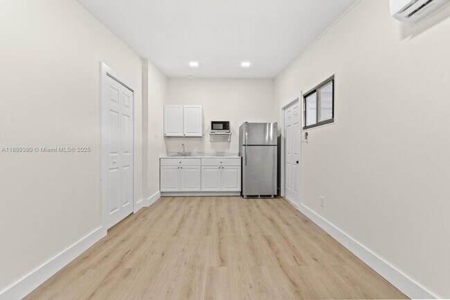 Building Photo - 9370 Nassau Dr