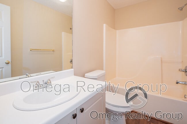 Building Photo - 1934 Live Oak Trce