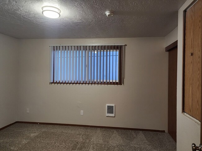 Building Photo - Pet-friendly Townhouse Near Parks and Downtown Newberg