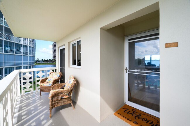 Building Photo - 52 Yacht Club Dr