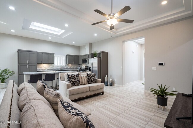 Building Photo - 252 Emerald Sun Dr