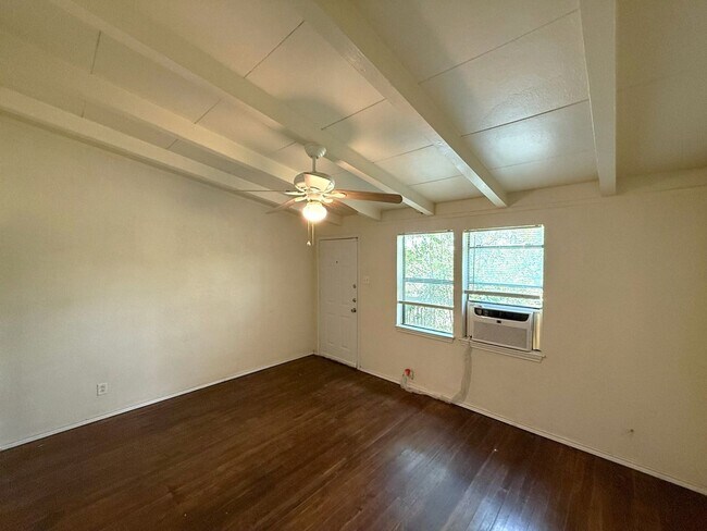 Building Photo - 2 Bed/ 1.5 Bath with a bonus area in Kille...
