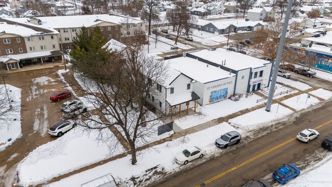 Building Photo - 918 7th St SE