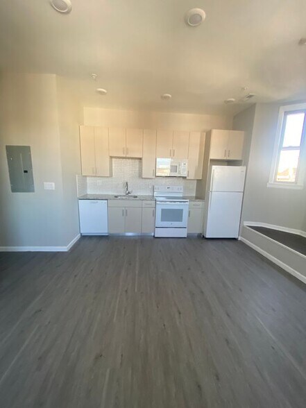 Building Photo - 4900 Unruh Ave