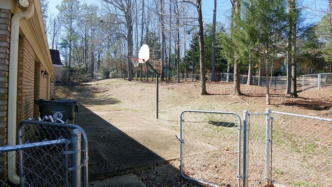 Building Photo - Very Nice 4 Bedroom Home in Woodland Forest
