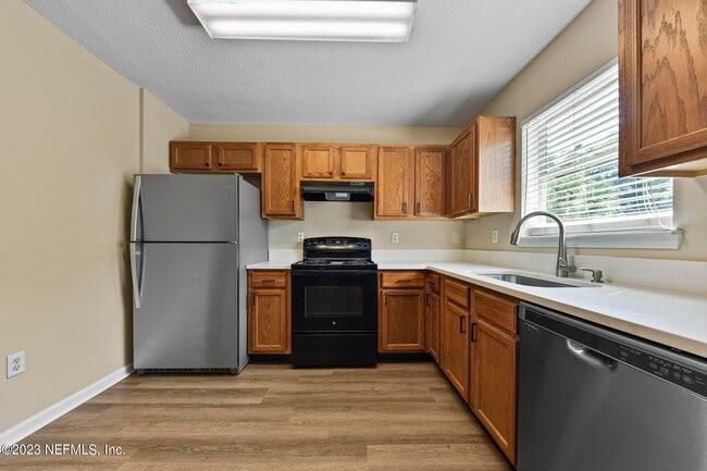 Building Photo - 1984 Mary St