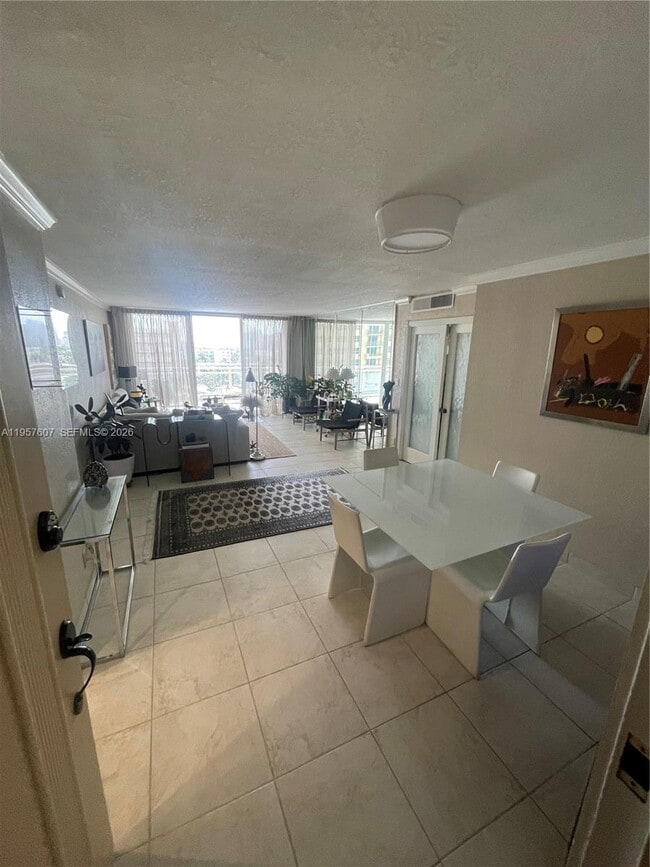 Building Photo - 2030 S Ocean Dr