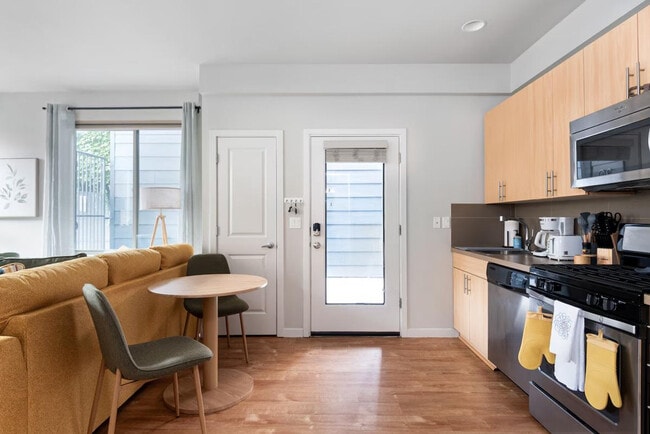 Building Photo - 1607 NW Davis St