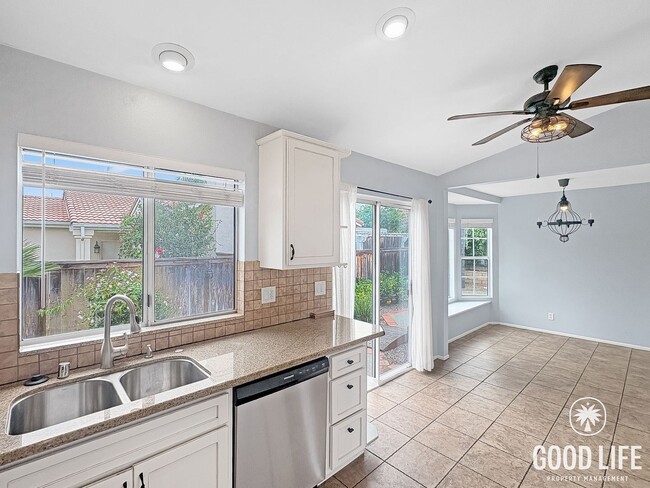 Building Photo - Inviting 2BD/1BA Gated Home in Vista with a 2 Car Garage, Private Yard & Community Amenities