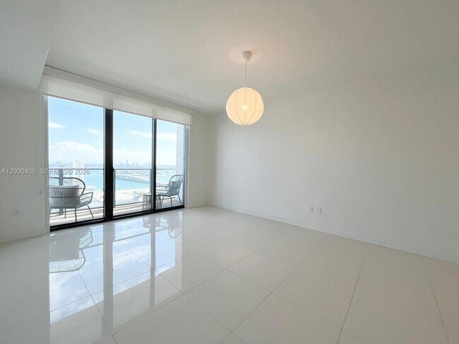 Building Photo - 1600 NE 1st Ave