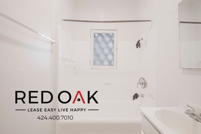 Building Photo - 706 N St Andrews Pl