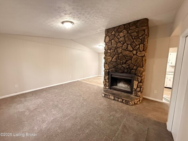 Building Photo - 8401 Roseborough Rd