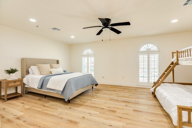 Building Photo - 411 Sailfish