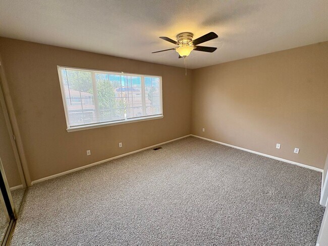 Building Photo - Highlands Ranch 3bed, 3.5 bath