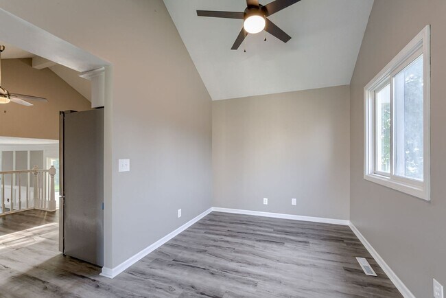 Building Photo - Fresh Updates & Prime Location Near Zorins...