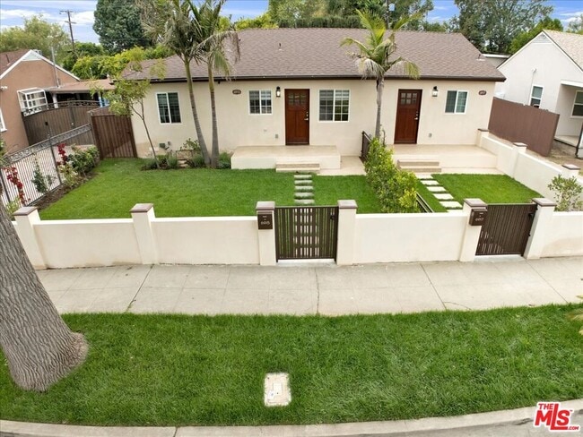 Building Photo - 6915 Encino Ave