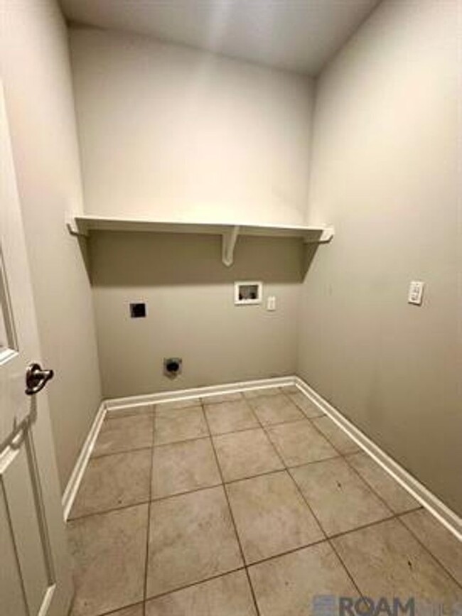 Building Photo - 39356 Legacy Lake Dr