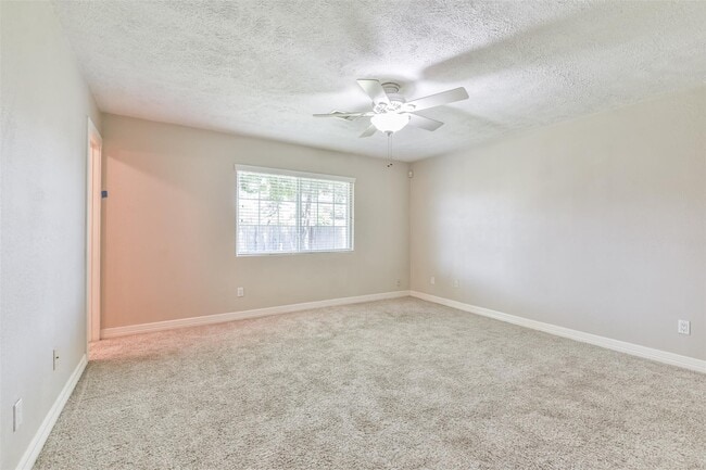 Building Photo - 6847 Vanlynn Ln