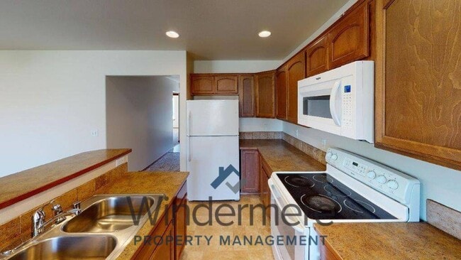 Building Photo - 2106 S Quillan St