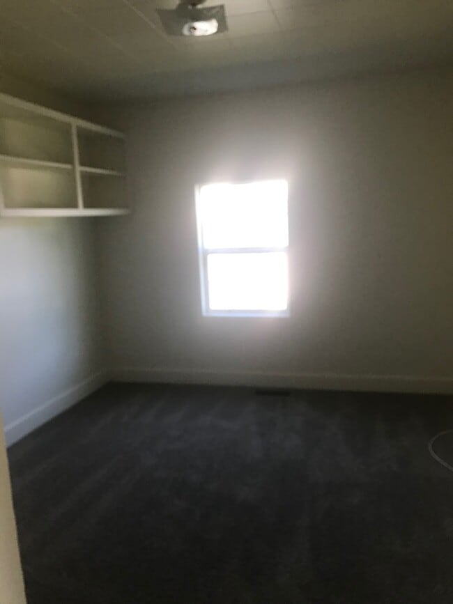 Building Photo - 2 bedroom 1 Bath