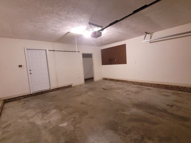 Building Photo - LVP floors, Large Yard!  3 BRM, 2 BHs, Double Garage!