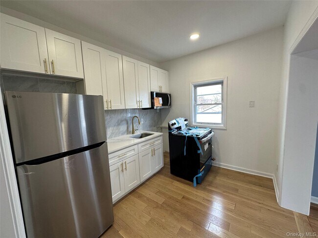 Building Photo - 65 New York Ave