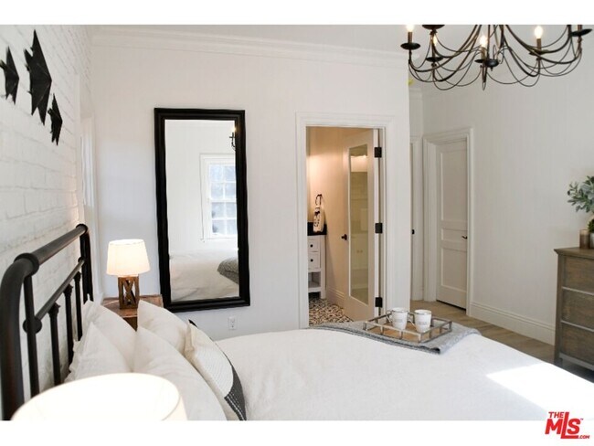 Building Photo - 137 N Harper Ave