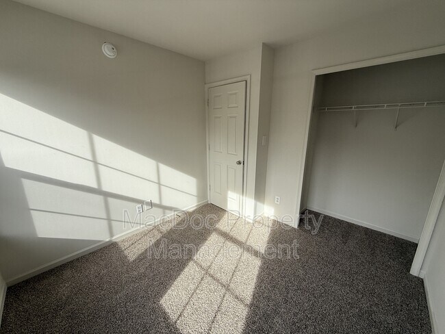 Building Photo - 4249 Normandy Ct