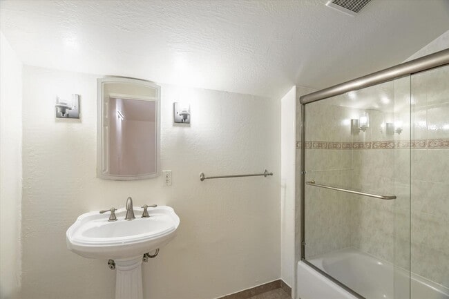 Building Photo - Remodeled 4-Bedroom San Jose Home With Lar...