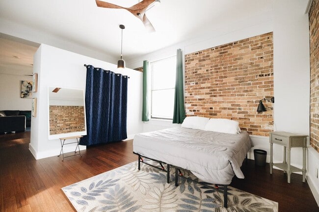 Building Photo - 915 Franklin St