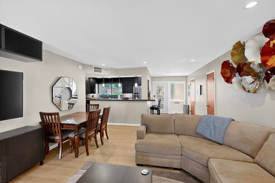 comfortable living room - 4715 Marquette Ave NE