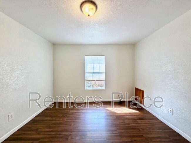 Building Photo - 1231 N Boston Pl