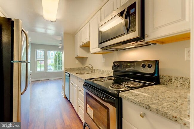 Building Photo - 6047 Bonnie Bern Ct