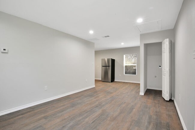 Building Photo - 6205 Lovett Ave
