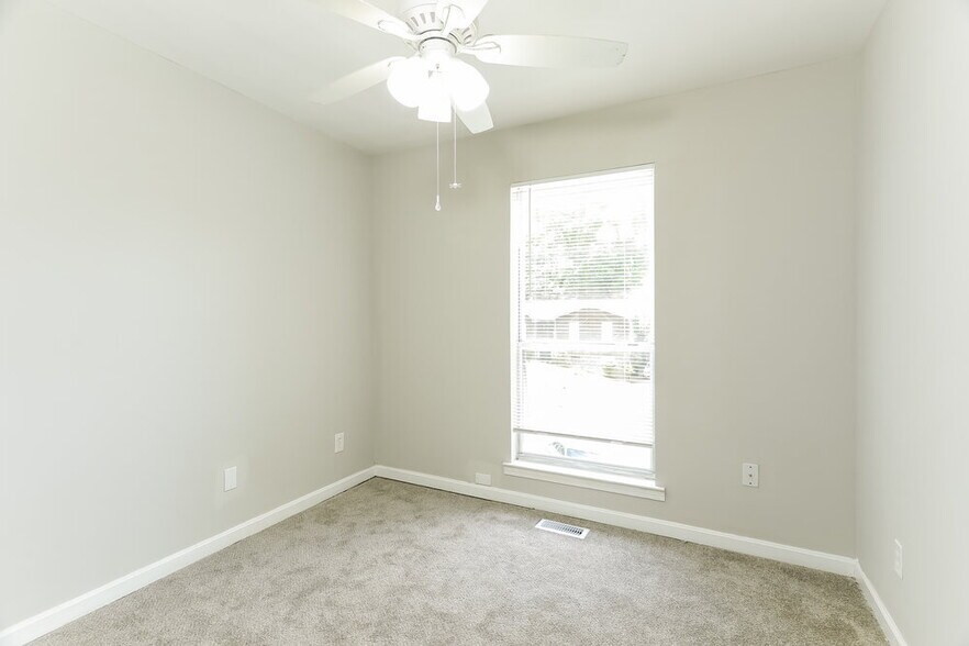 Building Photo - 232 Glenvalley Ln NW
