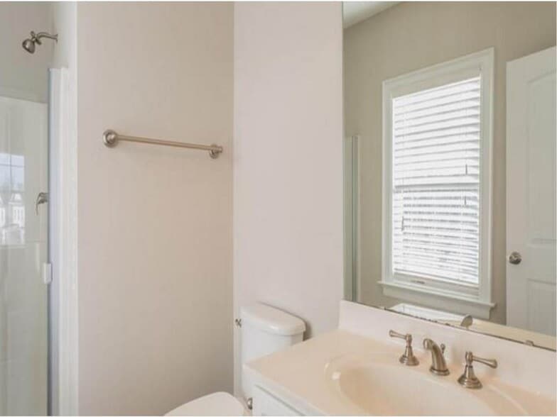 Semi-private bath/ shared - 7709 Alexander Promenade PI ROOM #